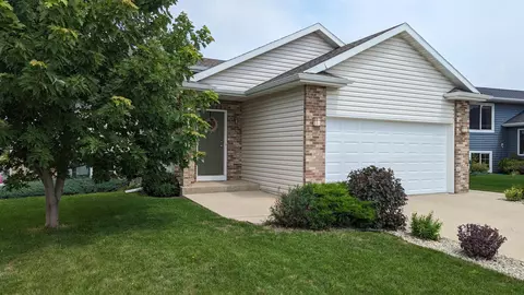 5359 Castleview Dr NW, Rochester, MN 55901
