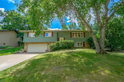 2240 Innsbruck Pkwy, Columbia Heights, MN 55421