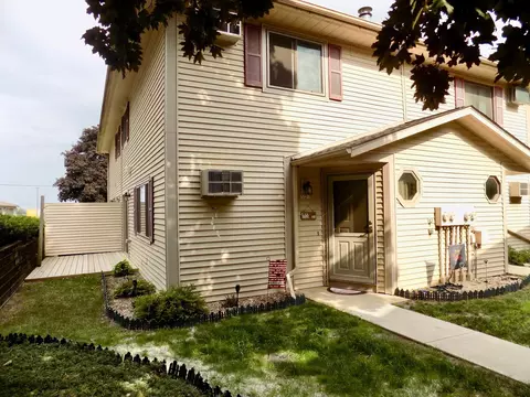 11 Meadow Run Dr SW #A, Rochester, MN 55902