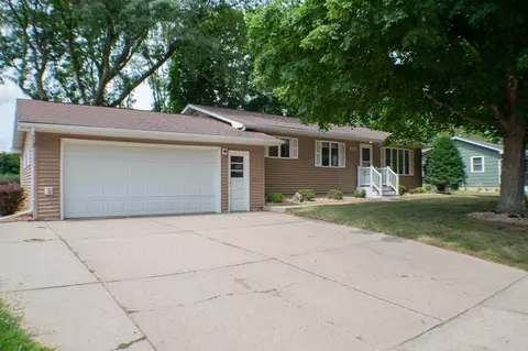 698 Summit Dr, Fairmont, MN 56031