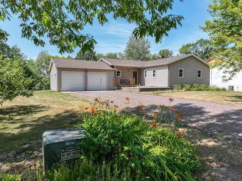4893 Birchview Dr, Moose Lake, MN 55767