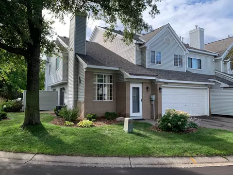 530 Lovell Ave W #1, Roseville, MN 55113