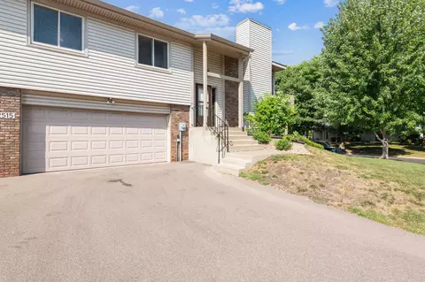 2515 Rose Ave E, Maplewood, MN 55119
