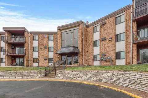 2700 Oxford St N #143, Roseville, MN 55113