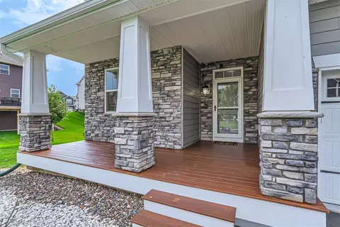 1285 Interlachen Dr, Eagan, MN 55123 photo 3