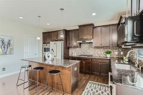1285 Interlachen Dr, Eagan, MN 55123 photo 12