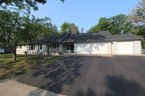 38958 2nd Ave, North Branch, MN 55056