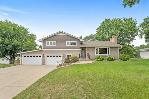 4208 Overlook Dr, Bloomington, MN 55437