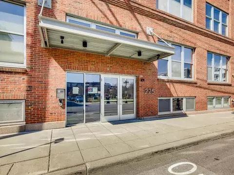 225 9th St E #108, Saint Paul, MN 55101