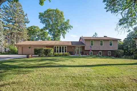17405 25th Ave N, Plymouth, MN 55447