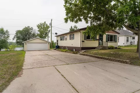 917 W Stanton Ave, Fergus Falls, MN 56537