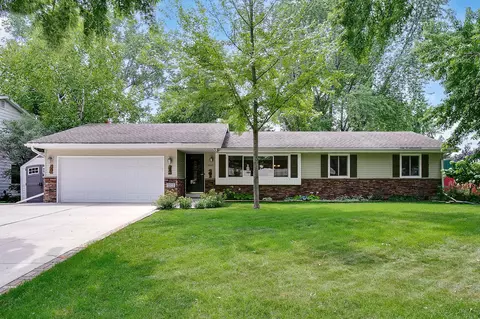 2522 Brenner St, Roseville, MN 55113