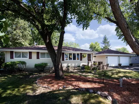 13305 York Ave S, Burnsville, MN 55337