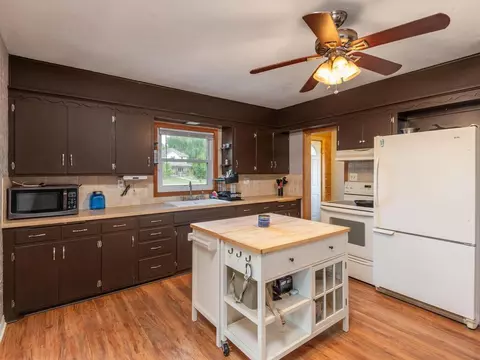 416 E 3rd St, Chaska, MN 55318 photo 5