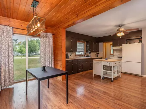 416 E 3rd St, Chaska, MN 55318 photo 3