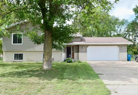 5287 Edgewood Dr, Mounds View, MN 55112