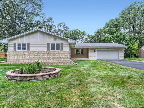 1802 Valley Curve Rd, Mendota Heights, MN 55118