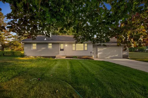 1137 17th St SW, Faribault, MN 55021