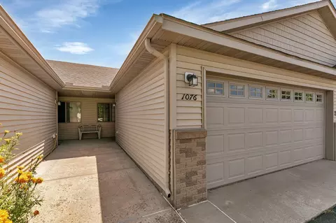1076 Manor Ct, Saint Cloud, MN 56303 photo 3