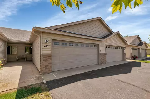 1076 Manor Ct, Saint Cloud, MN 56303 photo 2
