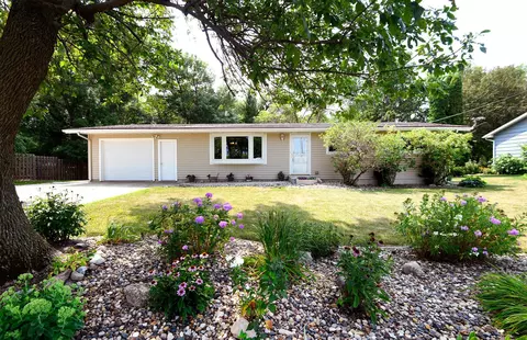 215 8th Ave E, Ellendale, MN 56026
