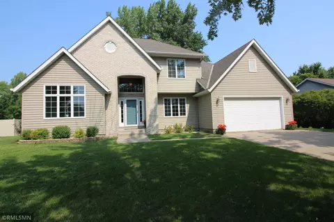 560 Cedar Cir, Annandale, MN 55302