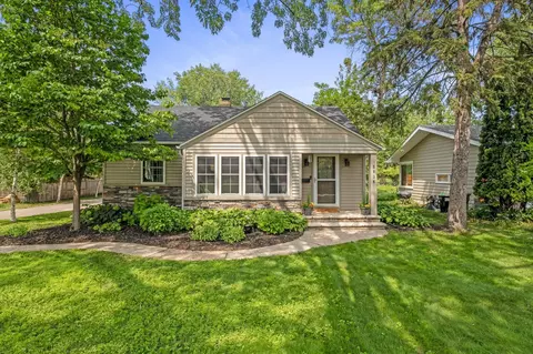 5036 W 60th St, Edina, MN 55436