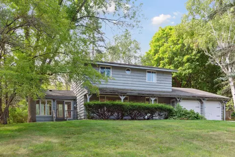 15719 Tonkawood Dr, Minnetonka, MN 55345