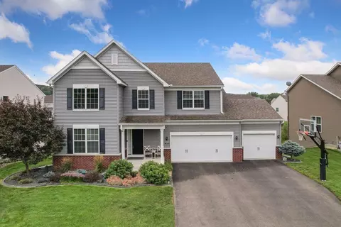 7972 Spring Lake Dr, Shakopee, MN 55379