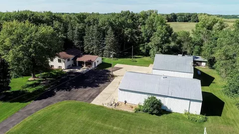 15828 200th St, Hutchinson, MN 55350
