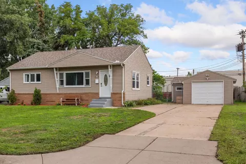 2106 Brookview Dr, Brooklyn Center, MN 55430