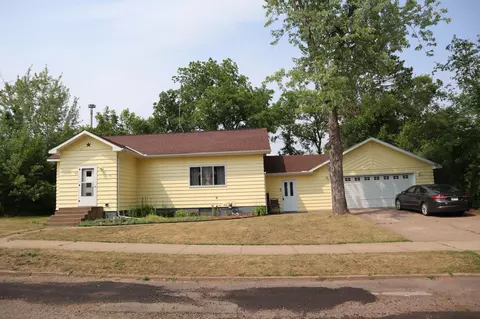 317 3rd St, Moose Lake, MN 55767