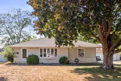 8924 Oakland Ave S, Bloomington, MN 55420