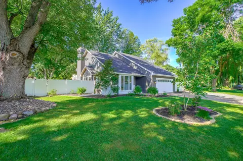1608 Laurel Ave, Hudson, WI 54016