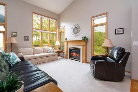 14354 Peninsula Point Dr, Savage, MN 55378