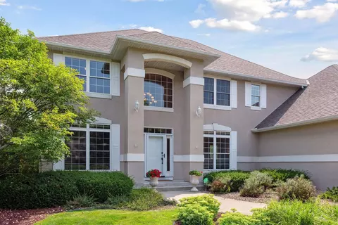 8325 Stone Creek Dr, Chanhassen, MN 55317