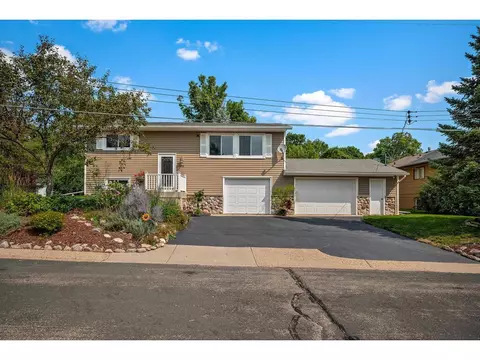 4918 Monmouth Rd, Mound, MN 55364