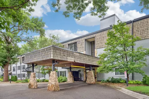 183 Little Canada Rd E #101, Little Canada, MN 55117