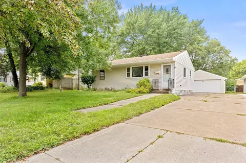 833 21st Ave N, South Saint Paul, MN 55075