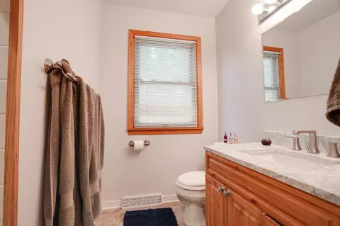 1419 Highland Pl, Faribault, MN 55021 photo 8