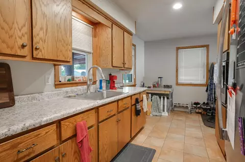 1419 Highland Pl, Faribault, MN 55021 photo 2