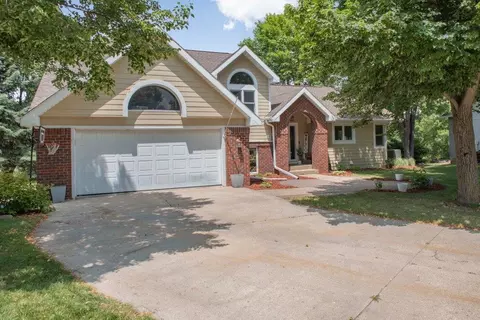 2202 9th Ave SE, Willmar, MN 56201