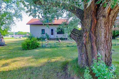 317 1st St SE, Sebeka, MN 56477