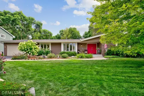 6001 W 101st St, Bloomington, MN 55438