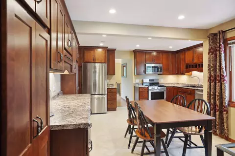 435 Terrace Dr, Roseville, MN 55113