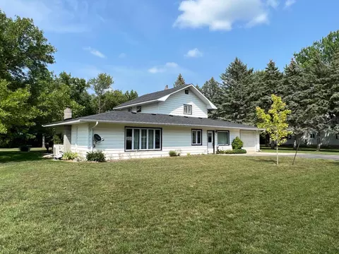 1121 W 6th St, Graceville, MN 56240