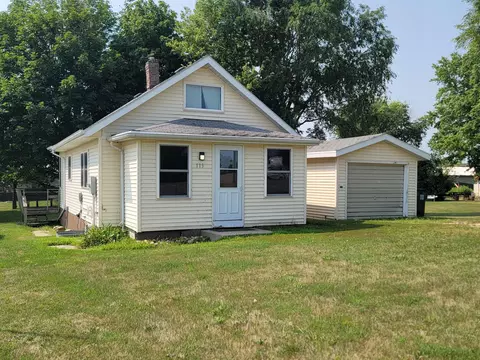 113 W High St, Russell, MN 56169