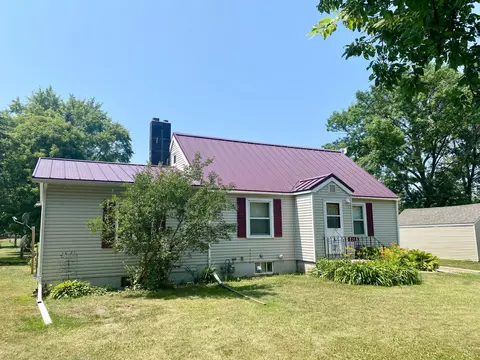 126 4th St SE, Renville, MN 56284