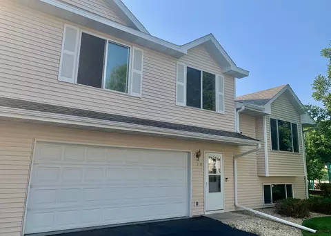 1373 S Trail Dr, Faribault, MN 55021