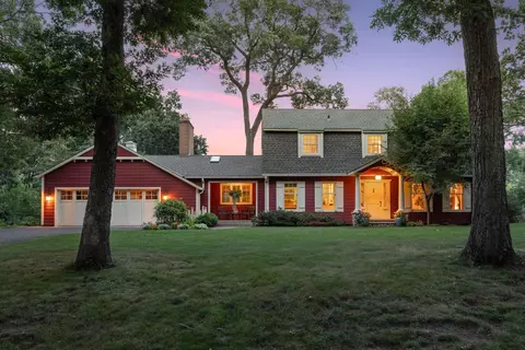 284 Laurel Rd, Mahtomedi, MN 55115
